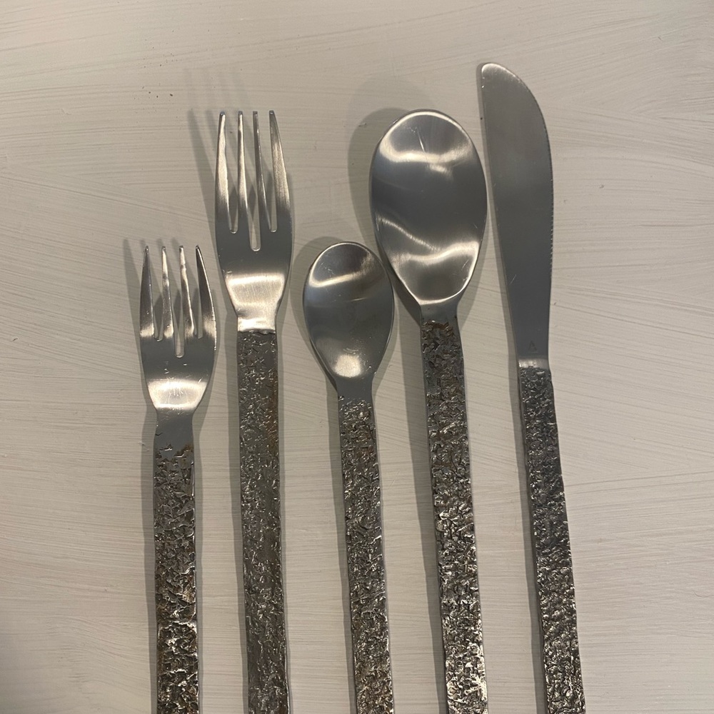Anthropologie Flatware 6 place settings - read